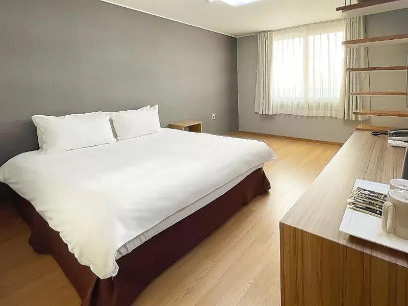 Pampas Hotel Jeju Buitenkant foto