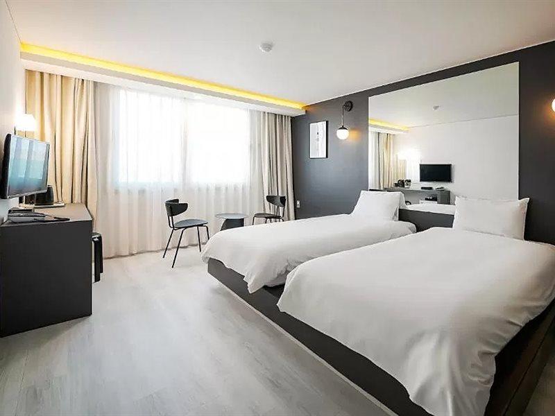 Pampas Hotel Jeju Buitenkant foto