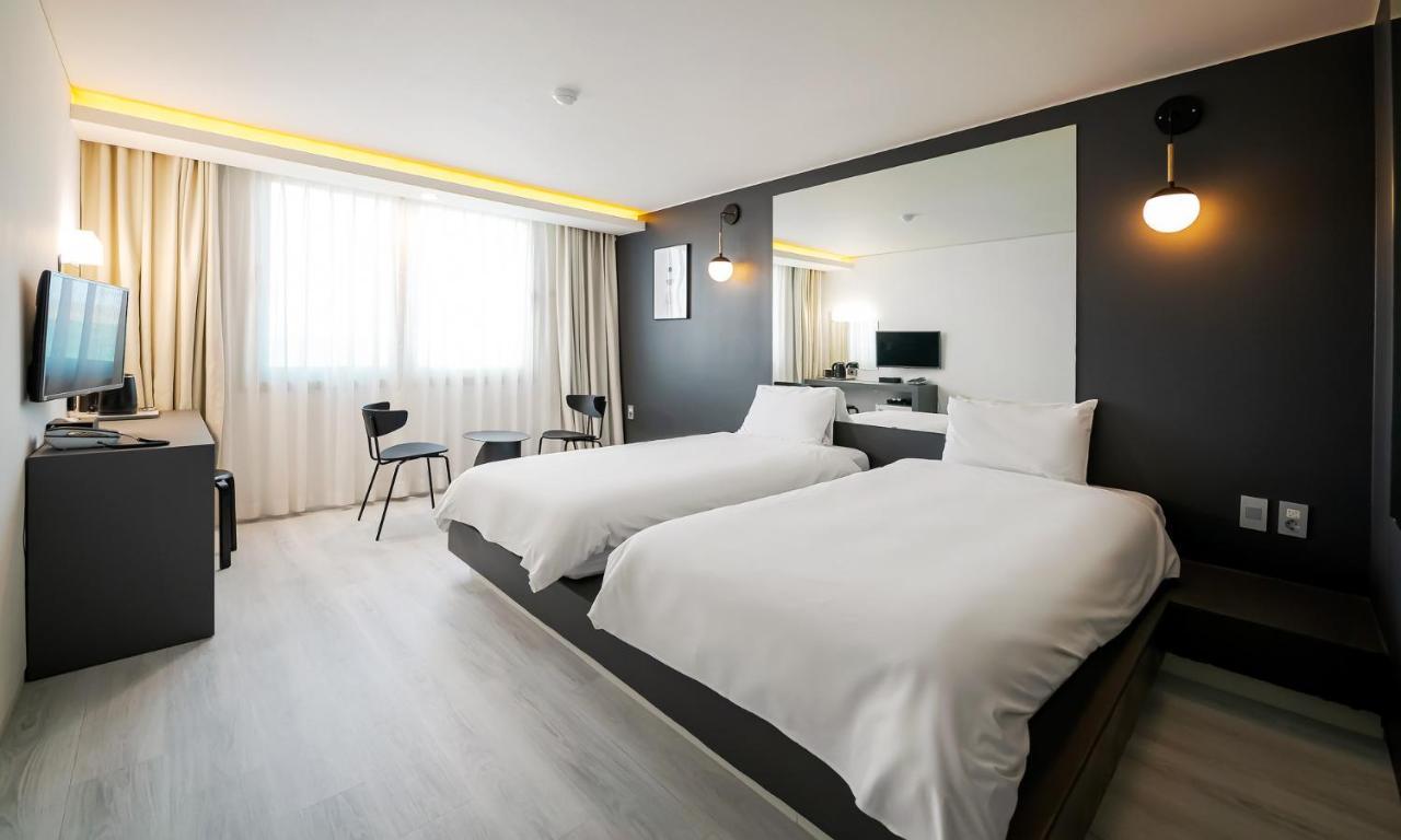 Pampas Hotel Jeju Buitenkant foto