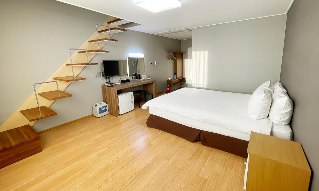 Pampas Hotel Jeju Buitenkant foto