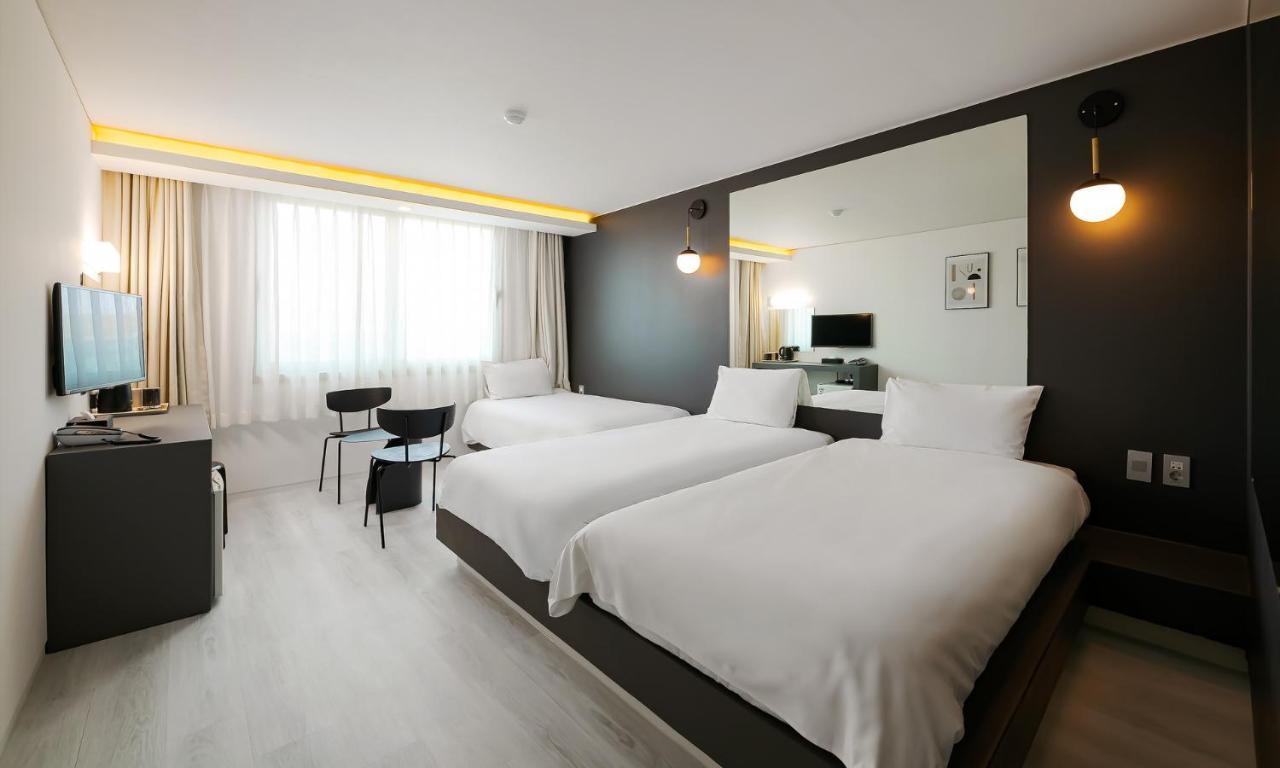 Pampas Hotel Jeju Buitenkant foto